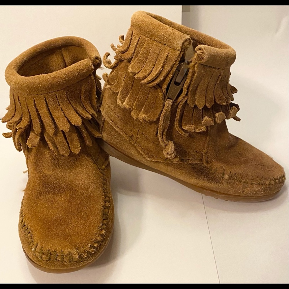 SOLD!Minnetonka Kids boots